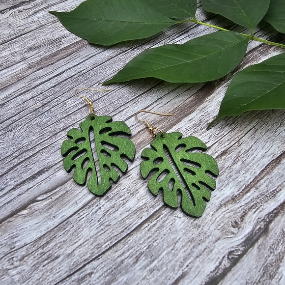Earth Art Hand Crafted Artisan Green Leaf Earrings - Picture 1 of 3